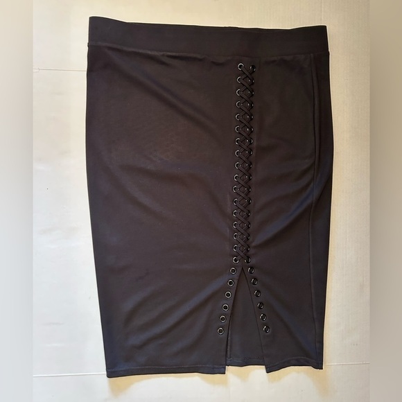 Torrid Mini Studio Luxe Point Lace up effect pencil black skirt Sz-2  V13 - Picture 5 of 13